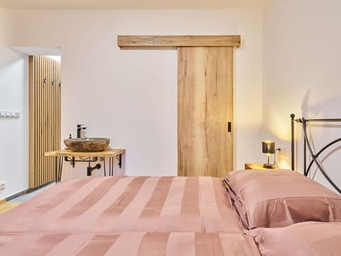 Furniture, Comfort, Building, Wood, Textile, Bed Frame, Flooring, Plant, Floor, Bed