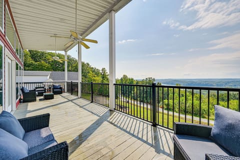 Clarkson Vacation Rental | 3BR | 3BA | Stairs Required | 1,750 Sq Ft