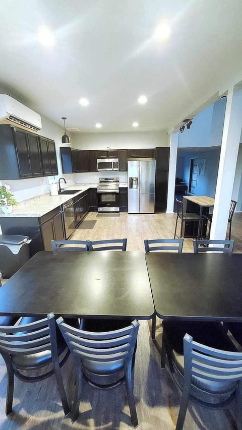 Full kitchen equipped with the essentials