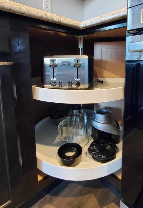 Blender and 4 slot toaster