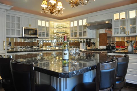 Premier Condo, 1 Bedroom (1 Bath) | Private kitchen | Full-size fridge, microwave, oven, stovetop