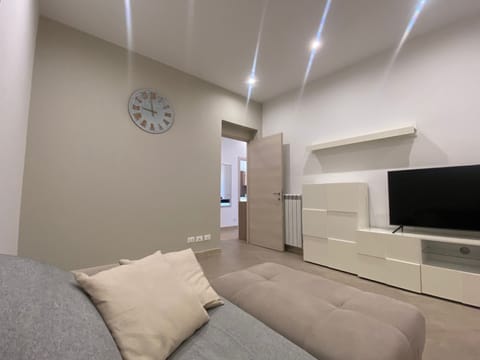 Apartment, 2 Bedrooms, Smoking, Balcony | Living room