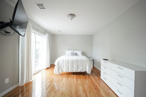 Apartment, 4 Bedrooms, Balcony, City View | 4 bedrooms