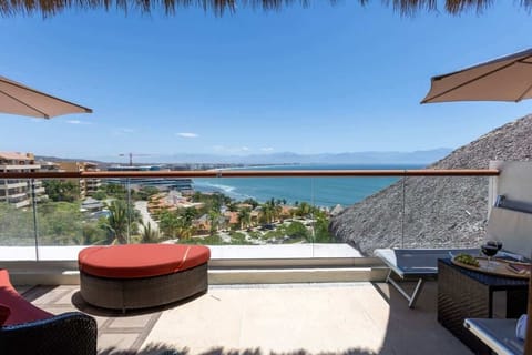 Enjoy breathtaking views of Bahía Banderas.
