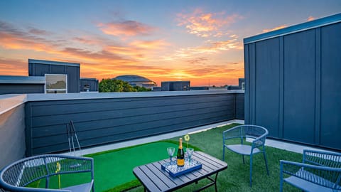 You have only a short walk to AT&T stadium, Dallas Stadium, FIFA World Cup 2026, and Globe Life Field. Enjoy a beautiful cascading sunset on your private rooftop balcony!