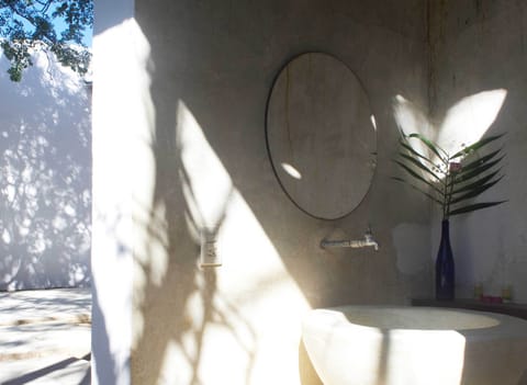 Cabin, 1 King Size Bed, Ocean View (Circular Room) | Bathroom | Free toiletries, towels, soap, shampoo