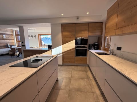 Available: Nespresso machine and filter coffee, dishwasher, oven and microwave