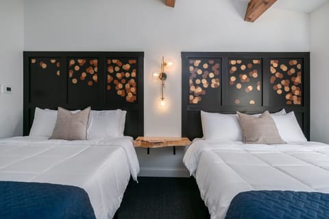 Queen Beds Upper Unit #10