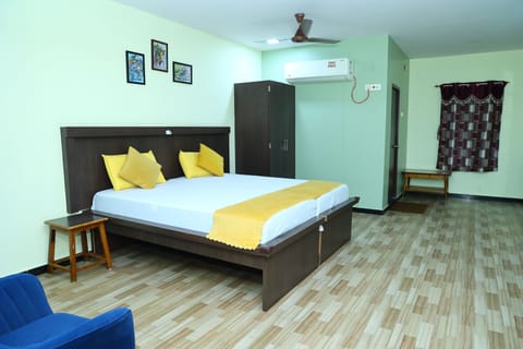 Deluxe Double Room, Balcony, City View | WiFi (free)