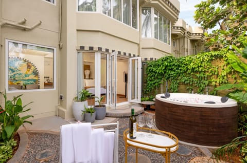  Bulbul - Suite with Jacuzzi and Garden | Room amenity