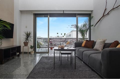 THE OPTIMISTIC ONE | Living area | TV