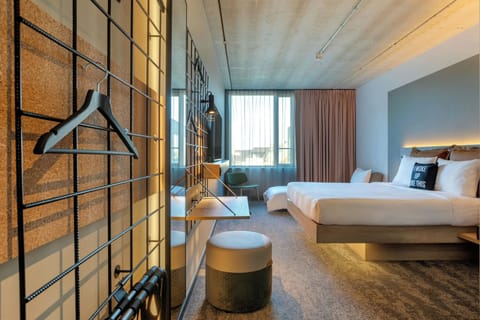 Family Room, 1 Queen Bed with Sofa bed | Soundproofing, free WiFi, bed sheets