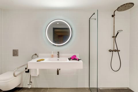 Family Room, 1 Queen Bed with Sofa bed | Bathroom | Shower, eco-friendly toiletries, hair dryer, towels