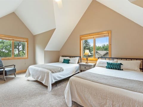 Your Gull Lake retreat awaits at Interlachen 32! Ask about our boat lift and boat rentals!