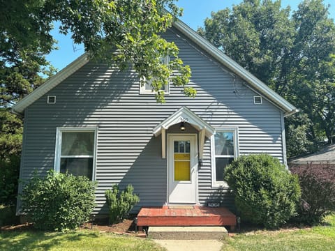 Welcome to 505 E James St!