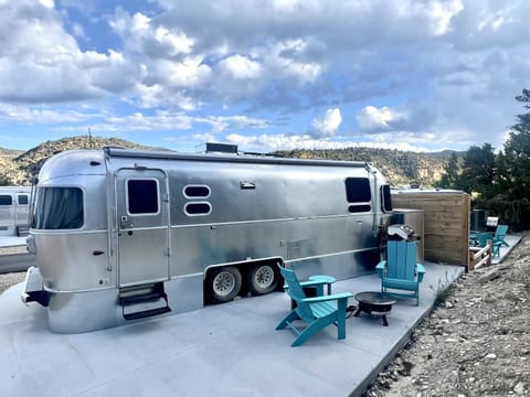 Private outdoor seating and BBQ grill at your Airstream glamping unit — the perfect spot to unwind after exploring Zion National Park, Bryce Canyon, and Southern Utah.