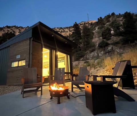 Mountain View is a modern container cabin at East Zion Resort, offering a cozy Southern Utah stay with beautiful views and easy access to resort amenities near Zion National Park and Bryce Canyon.