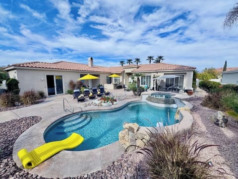 Indoor-Outdoor Living At Its Best!