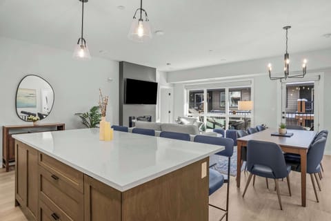 Seamless living, dining and kitchen area