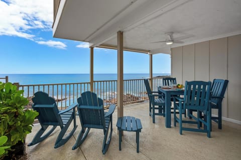 Oceanfront lanai with dining table for four
