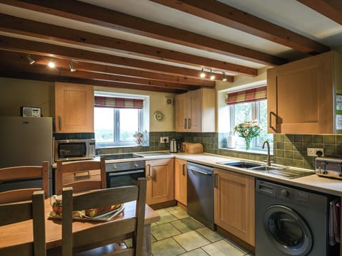 Kitchen | Heron Cottage - Shropshire Retreats, Bishops Castle
