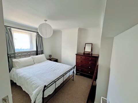 Main bedroom with kingsize bed | Coast to Coast Cottage, Cleator 