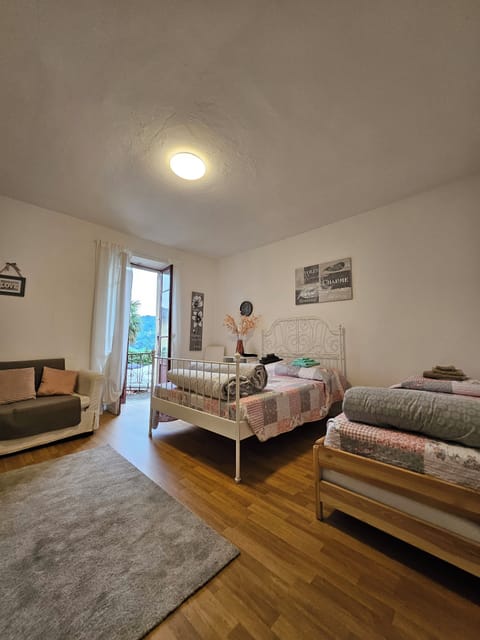 Comfort Room | Laptop workspace