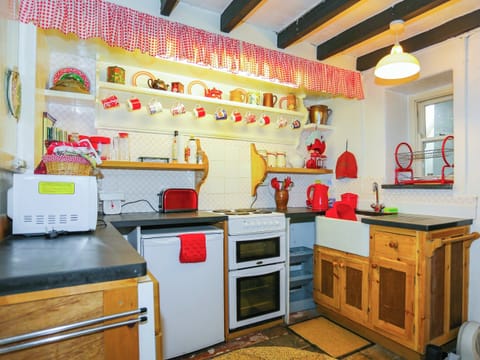 Kitchen | Red - Coastal Path Cottages, Trefor