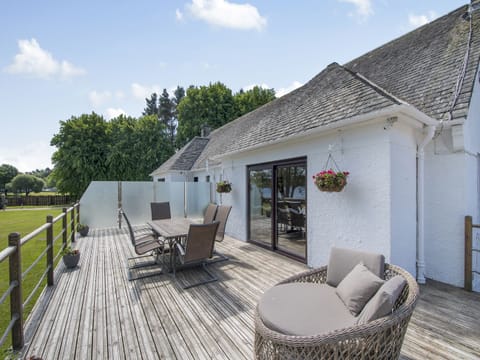 Exterior | Duck Bay Cottage 2 - Duck Bay Cottages, Alexandria, near Loch Lomond