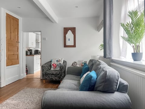 Open plan living space | Taff&rsquo;s Well Cottage, Taff&rsquo;s Well, near Cardiff