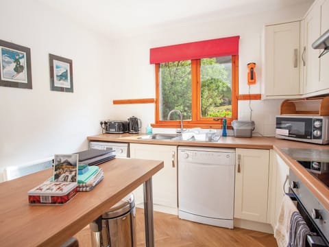Kitchen area | Aonach Cottage - Glencoe Mountain Cottages, Glencoe