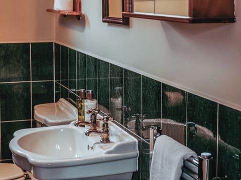 Bathroom | Lochy - Bachilton Farm, Methven, near Perth