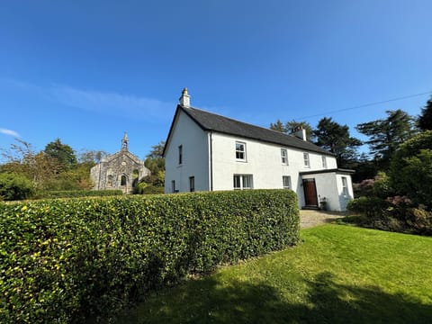 Glenrigh House and Garden Flat with church ruins on the grounds