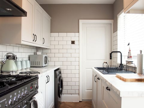 Kitchen | Captain&rsquo;s Cottage, Shanklin