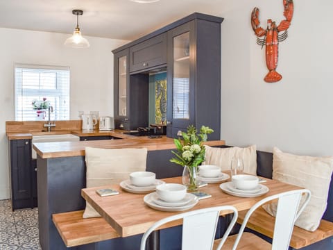 Kitchen/diner | White Horses - White Cottages, Newborough