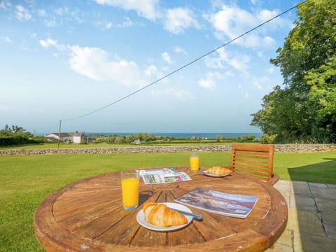 Sitting-out-area | Bryn Awelon Y Bwthyn - Moelfre Cottages, Moelfre, near Benllech