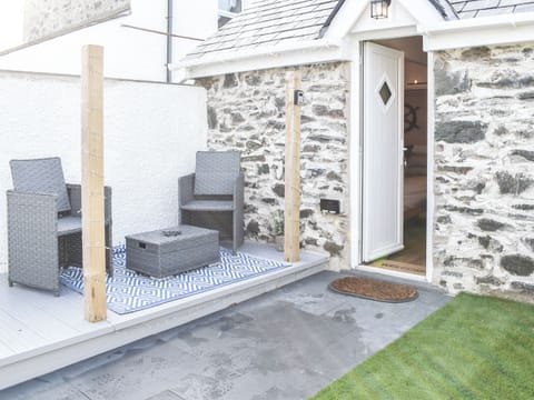 Exterior | White Mermaid - White Cottages, Newborough