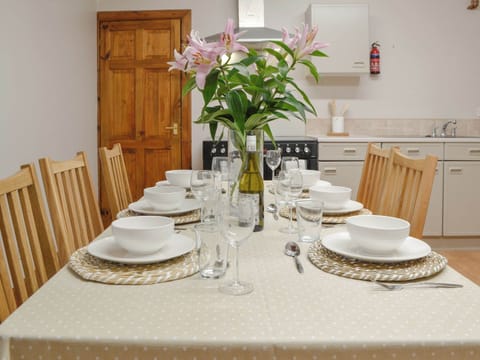 Kitchen/diner | Woodside Farmhouse, Blairgowrie