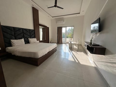 Deluxe Double Room, Balcony, Garden View | Desk, laptop workspace, WiFi (free)