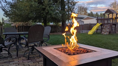 Outdoor fire pit