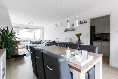 House, 4 Bedrooms, Accessible, Smoking | Living area