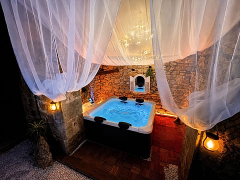 Deluxe Double Room, Hot Tub, Garden View | Premium bedding, Select Comfort beds, free WiFi