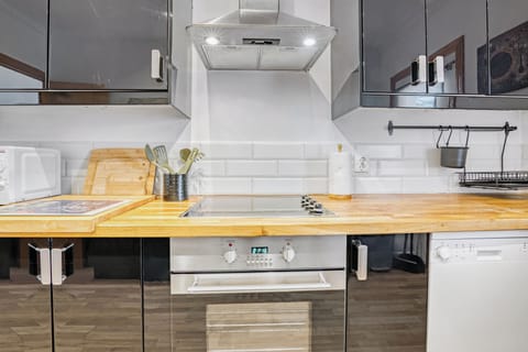 Apartment, 2 Bedrooms, Smoking, Balcony | Interior