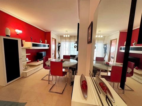 Apartment, 2 Bedrooms, Balcony, Ocean View | Dining room