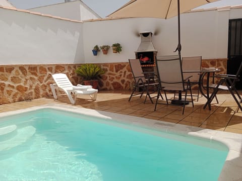 House, 3 Bedrooms, Smoking, Private Pool | Garden
