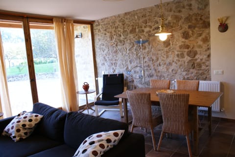 Apartment, 2 Bedrooms, Smoking, Fireplace | Interior