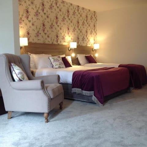 Deluxe Double or Twin Room, 1 Double Bed, Marina View | Desk, laptop workspace, iron/ironing board, free WiFi