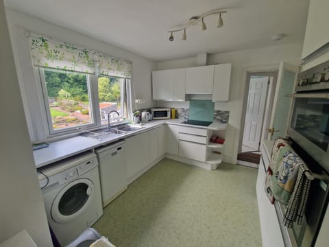 Traditional Apartment, 3 Bedrooms, Sea View, Beachfront | Private kitchen | Coffee/tea maker, electric kettle, dining tables