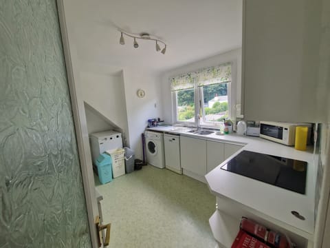 Traditional Apartment, 3 Bedrooms, Sea View, Beachfront | Private kitchen | Coffee/tea maker, electric kettle, dining tables