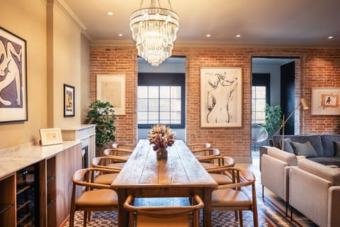 House | 6 bedrooms, desk